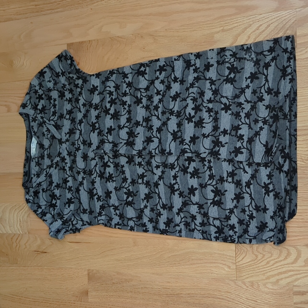 Giordano Floral stretchy top black and gray, slight see through